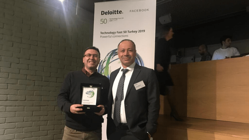 E-Commint CEO'su Kaan Bingöl ve CTO'su Ahmet Başaran Deloitte Fast 50 ödülüyle
